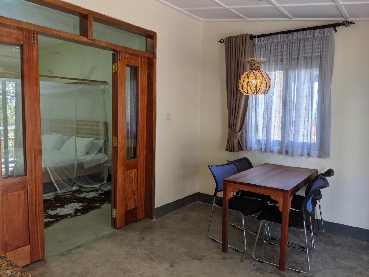 Dutchess Hotel And Restaurant Fort Portal Exteriör bild