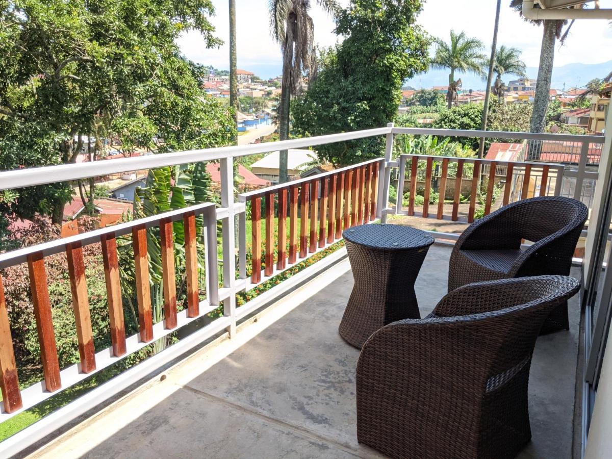 Dutchess Hotel And Restaurant Fort Portal Exteriör bild
