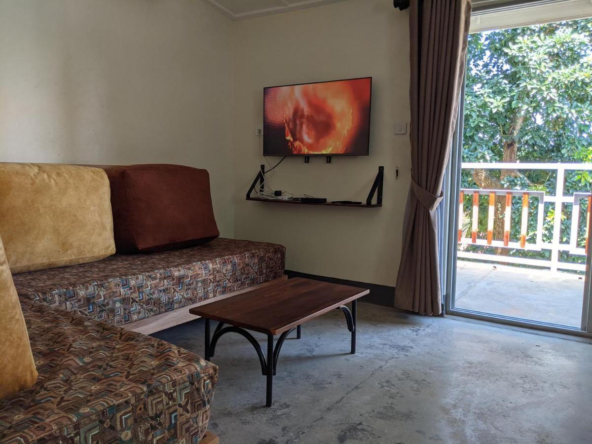 Dutchess Hotel And Restaurant Fort Portal Exteriör bild