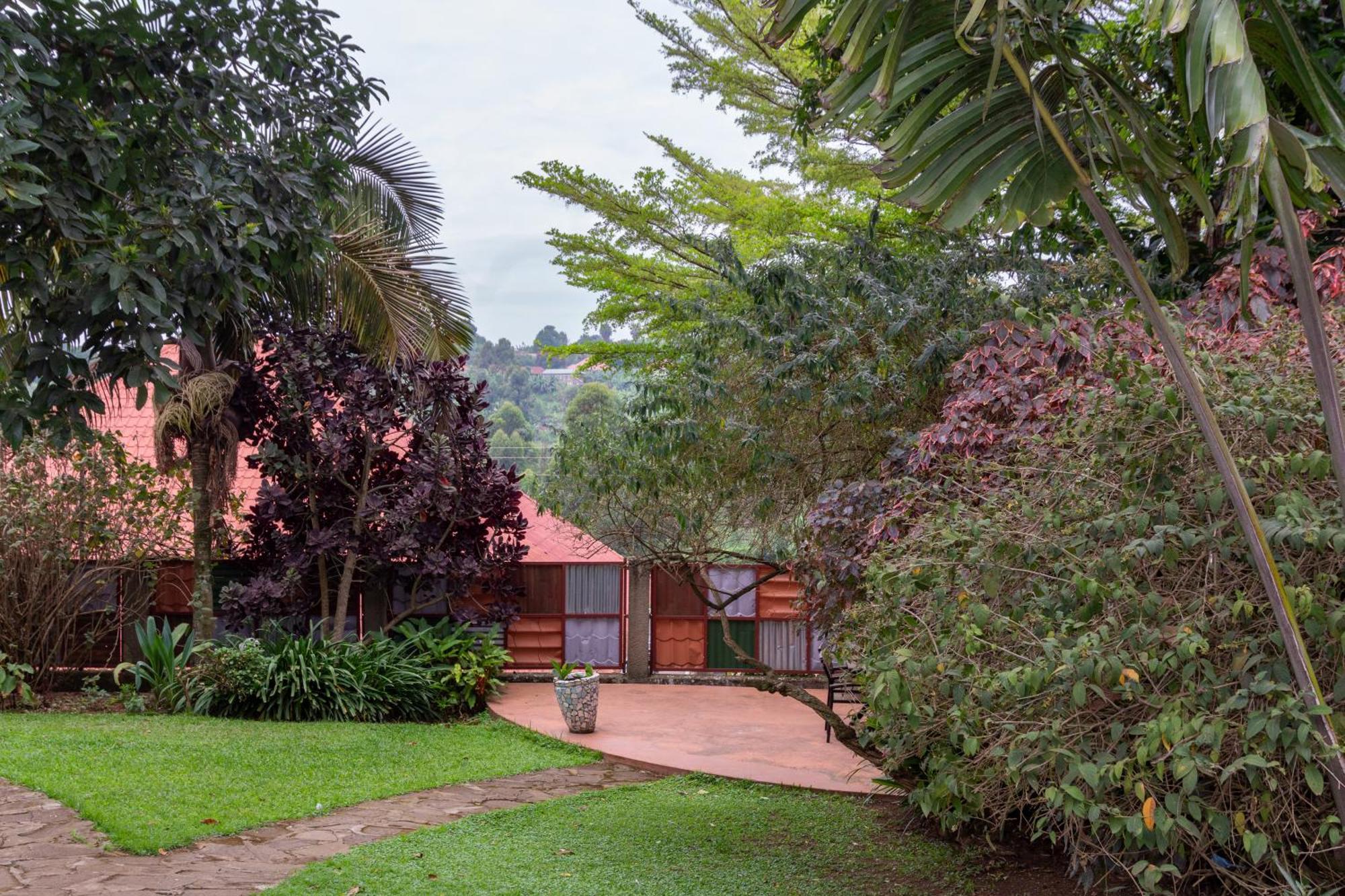Dutchess Hotel And Restaurant Fort Portal Exteriör bild
