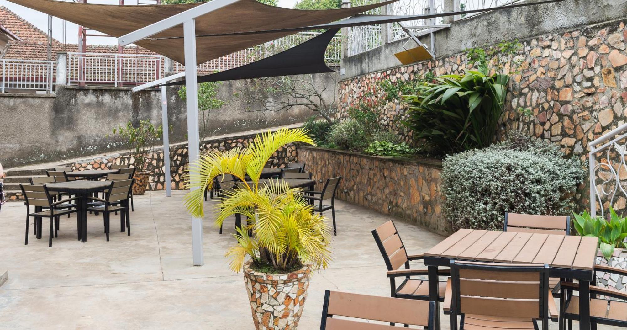 Dutchess Hotel And Restaurant Fort Portal Exteriör bild