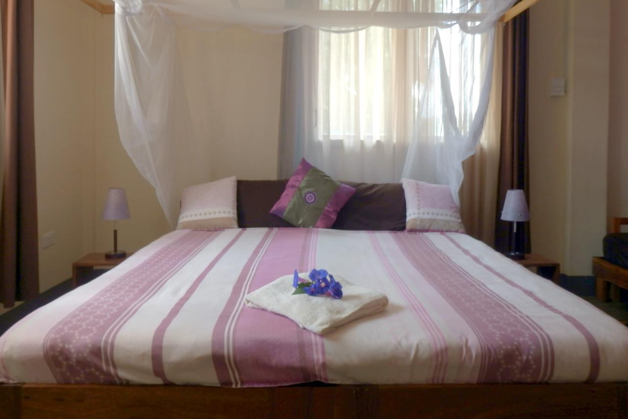 Dutchess Hotel And Restaurant Fort Portal Exteriör bild