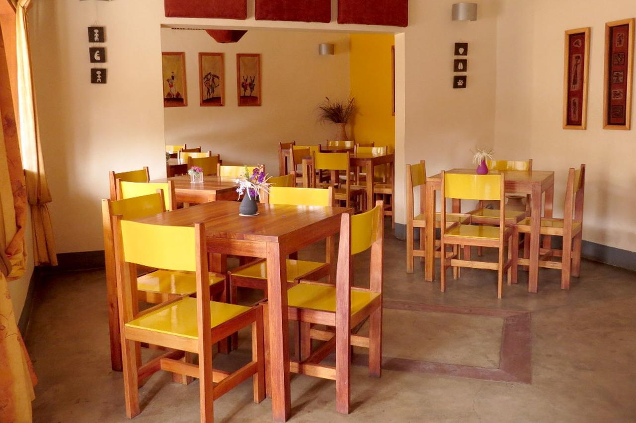 Dutchess Hotel And Restaurant Fort Portal Exteriör bild