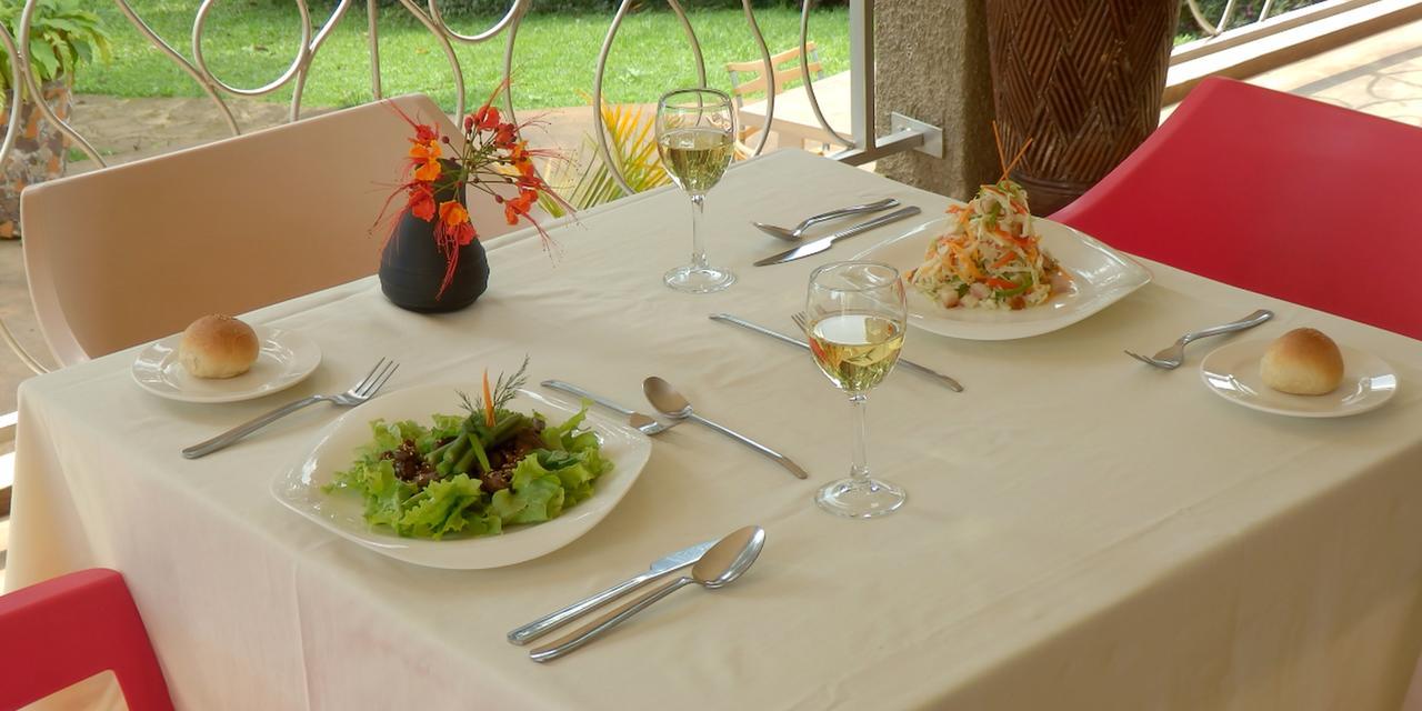Dutchess Hotel And Restaurant Fort Portal Exteriör bild