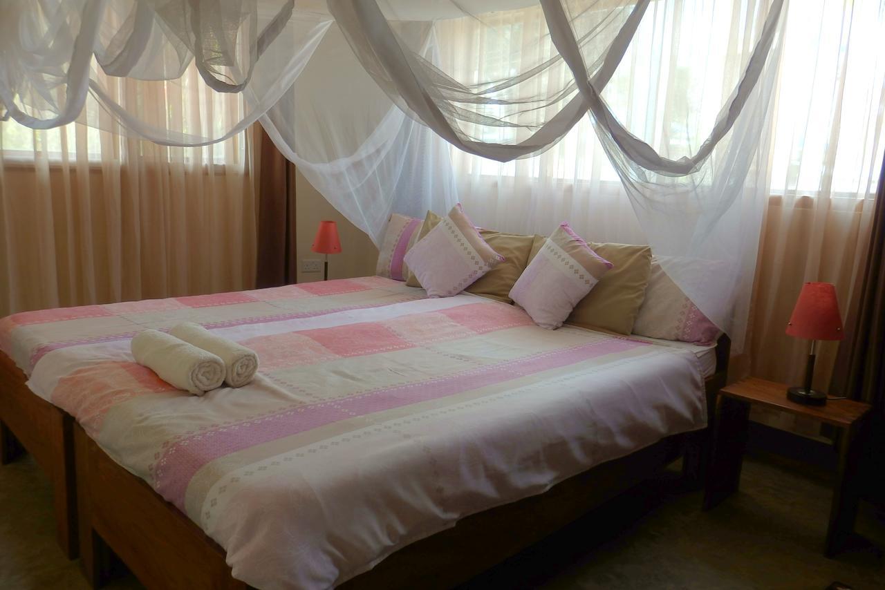 Dutchess Hotel And Restaurant Fort Portal Exteriör bild